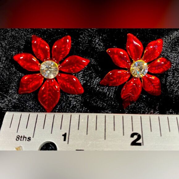 Christmas Red Enamel Poinsettia Rhinestone Center Pierced Earrings Gold Tone - Picture 2 of 5